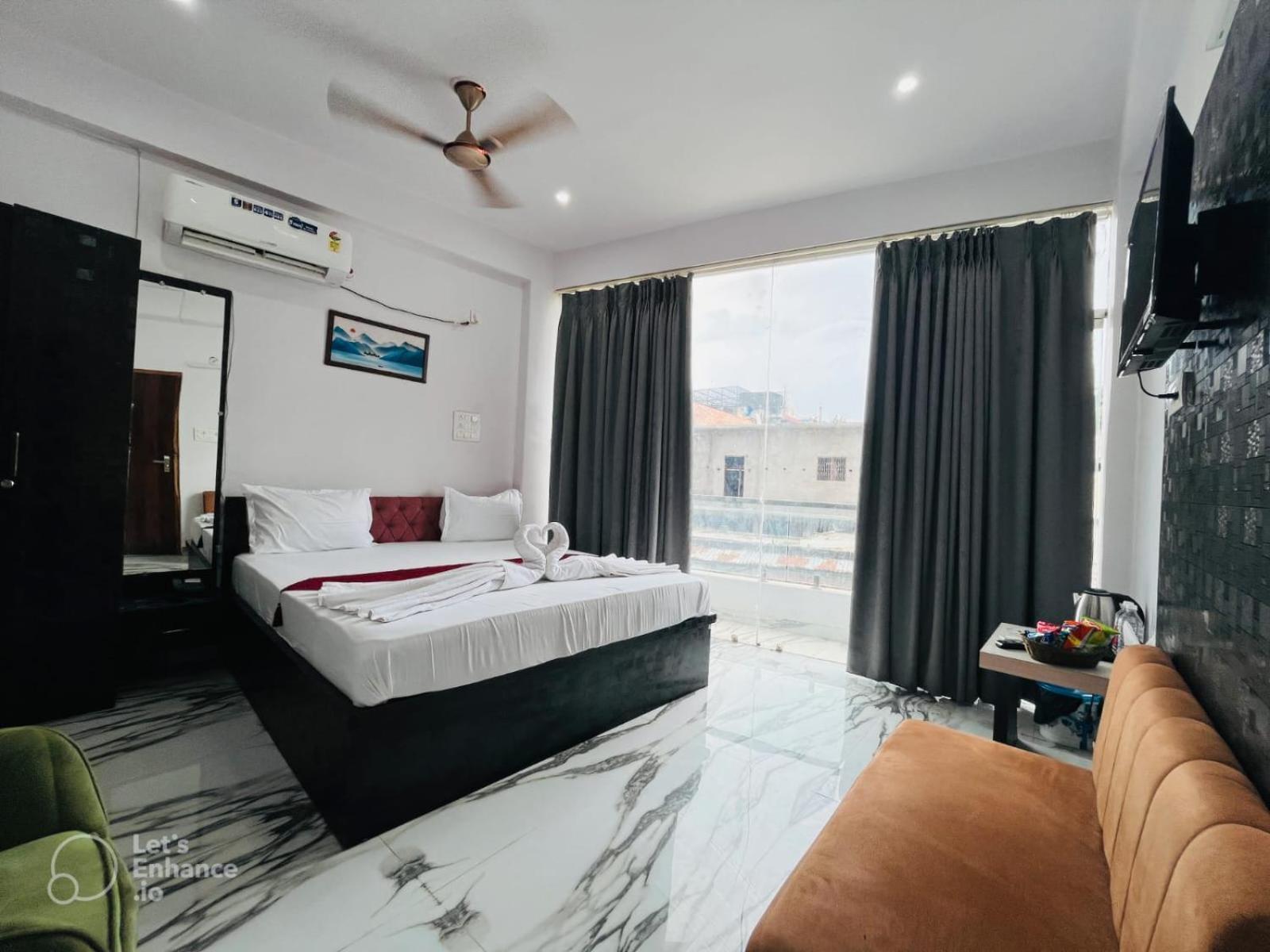 Hotel Vinayak Plaza فاراناسي المظهر الخارجي الصورة